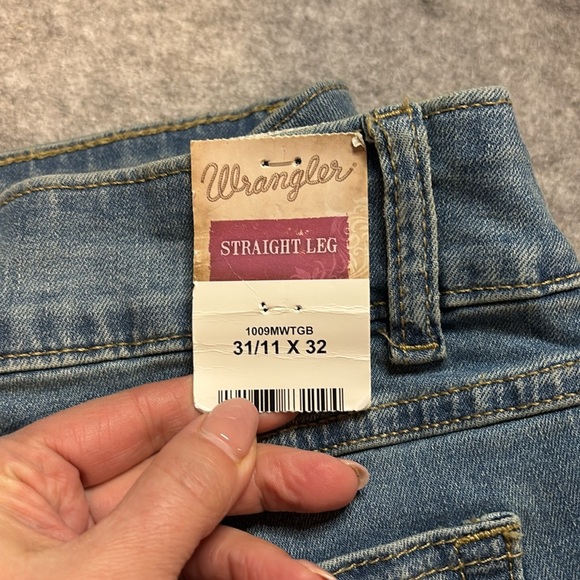 🤠 Wrangler Ladies’ NWT Straight-Leg Western Jeans – Light Wash Perfection! 🤠 - Picture 14 of 16